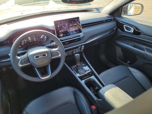 Used 2024 Jeep Compass Latitude w/ Convenience Group image 20