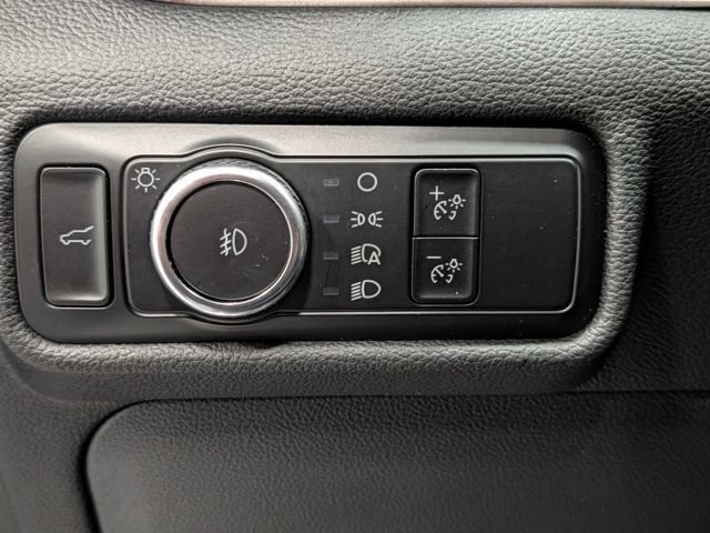 Used 2023 Ford Explorer Limited w/ Equipment Group 301A AWD/4WD image 13