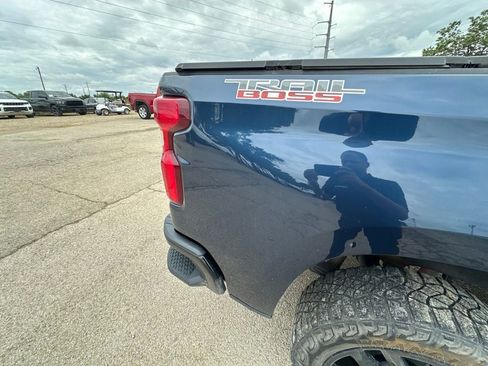 Used 2022 Chevrolet Silverado 1500 LT Trail Boss w/ LT Trail Boss Premium Package AWD/4WD image 7