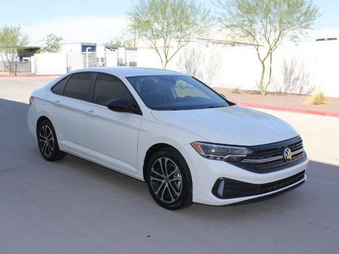 Used 2024 Volkswagen Jetta Sport FWD image 3