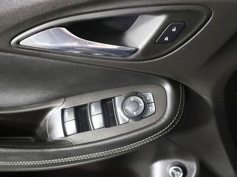Used 2022 Buick Encore GX Select w/ Sport Touring Package FWD image 32