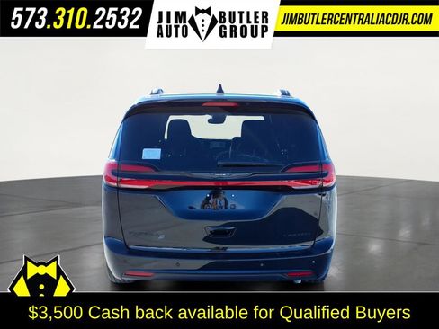New 2026 Chrysler Pacifica Limited w/ Uconnect Theater Family Group image 6
