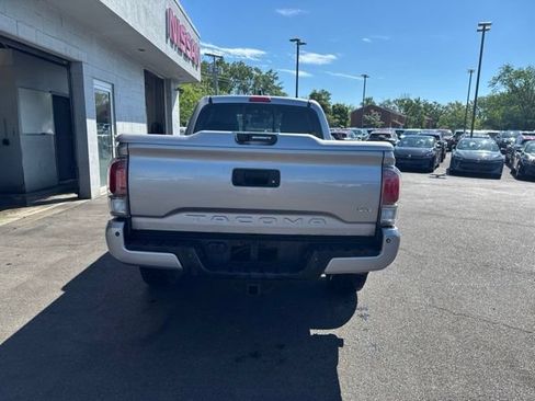 Used 2021 Toyota Tacoma TRD Off-Road w/ TRD Premium Off Road Package AWD/4WD image 3