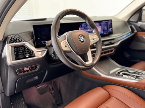 Used 2023 BMW X7 xDrive40i w/ Premium Package AWD/4WD image 4