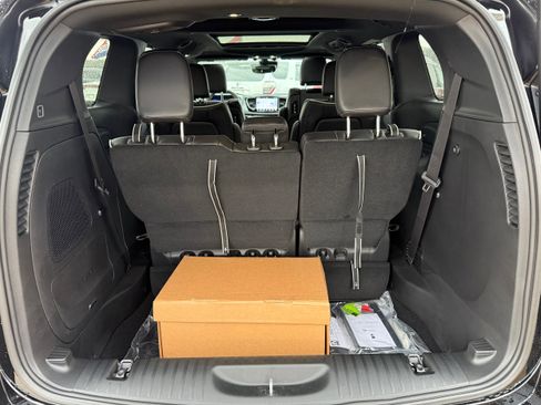 New 2026 Chrysler Pacifica Limited w/ Uconnect Theater Family Group image 14