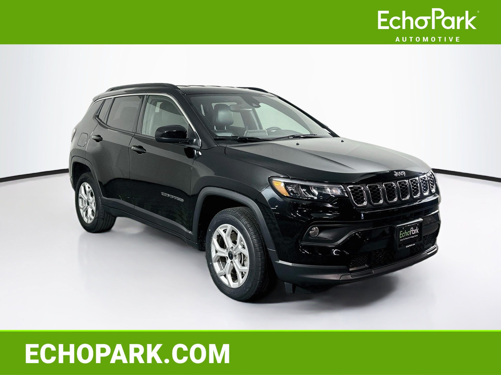 Used 2025 Jeep Compass Latitude AWD/4WD image 1