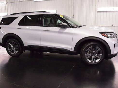 New 2026 Ford Explorer Active w/ Active Comfort Package AWD/4WD image 9