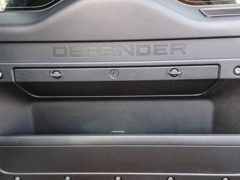 New 2026 Land Rover Defender 110 X-Dynamic SE image 28