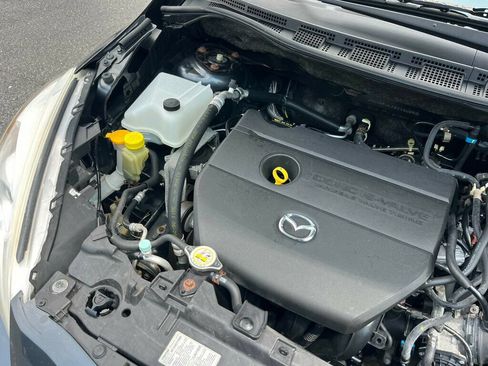 Used 2012 MAZDA MAZDA5 Touring w/ Moonroof & Audio Pkg FWD image 34