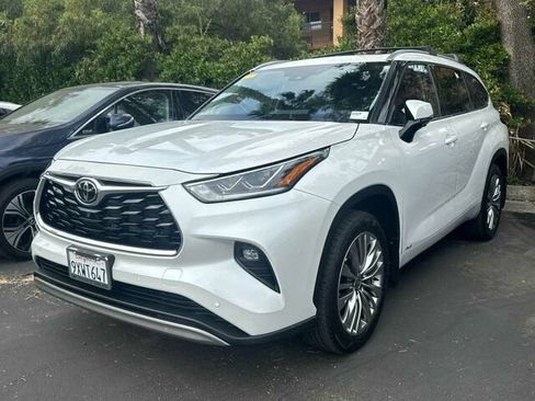 Used 2026 Toyota Highlander Platinum AWD/4WD image 2