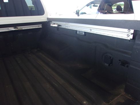 Used 2024 Nissan Frontier SV w/ SV Convenience Package image 27