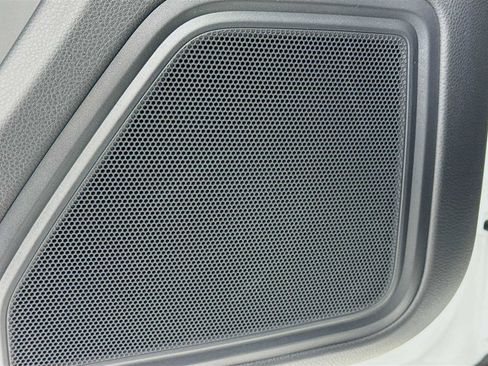 Certified 2025 Porsche Macan T image 12