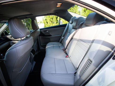 Used 2016 Toyota Camry XLE w/ Moonroof Package image 8