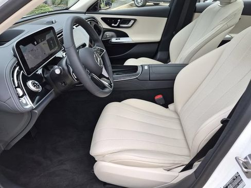 Used 2025 Mercedes-Benz E 350 Sedan image 14