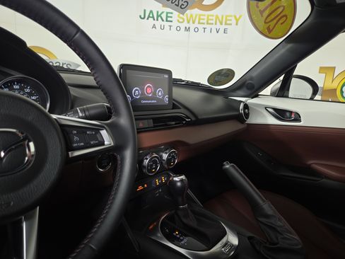 Used 2019 MAZDA MX-5 Miata RF Grand Touring RWD image 23
