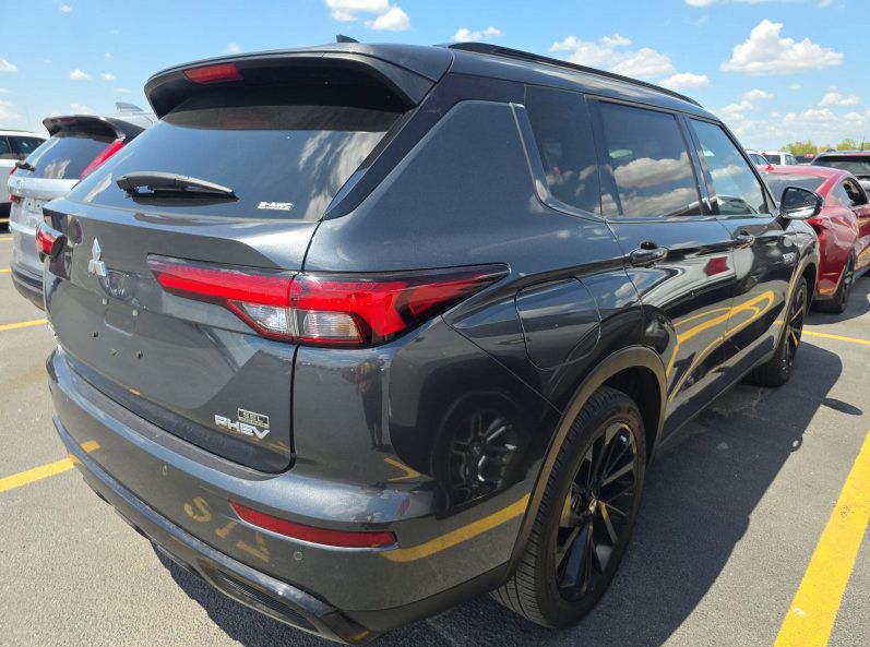 Used 2025 Mitsubishi Outlander SEL Black Edition AWD/4WD image 3