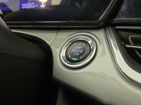 Used 2024 Chevrolet Trax LT w/ LT Convenience Package FWD image 24