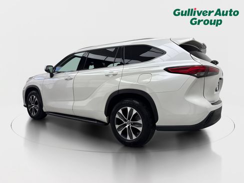 Used 2021 Toyota Highlander XLE FWD image 4