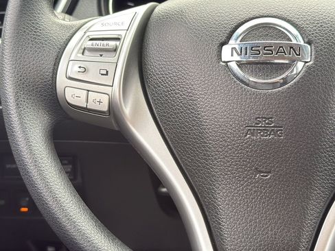 Used 2015 Nissan Rogue SV w/ SV Premium Package FWD image 13