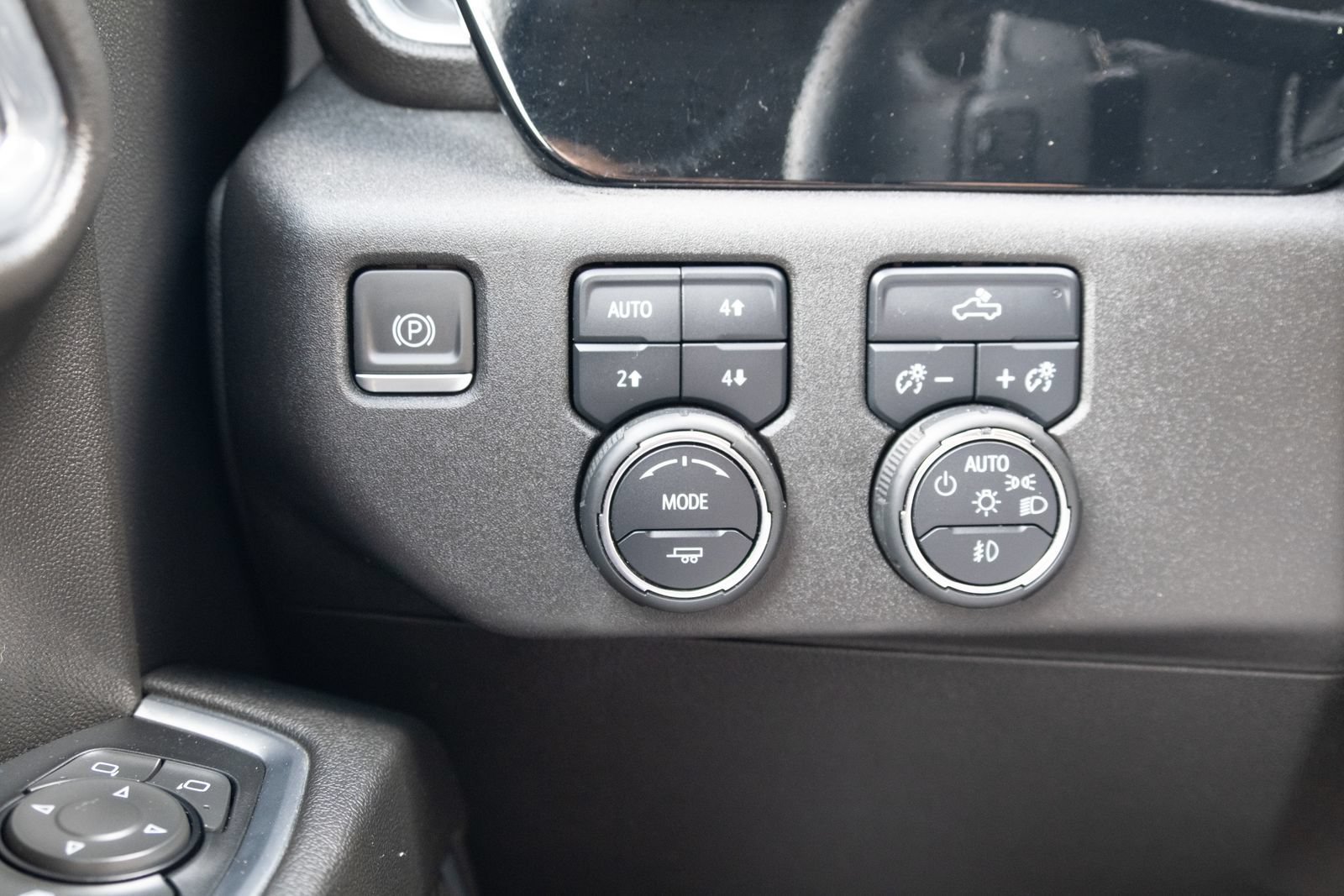 Used 2024 Chevrolet Silverado 1500 RST w/ Z71 Off-Road Package AWD/4WD image 10