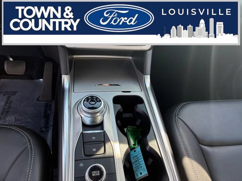 Used 2024 Ford Explorer XLT w/ Equipment Group 202A AWD/4WD image 20