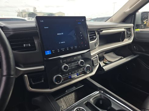 Used 2024 Ford Expedition Max XLT image 17