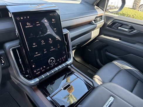 Used 2025 GMC Yukon XL Denali image 23