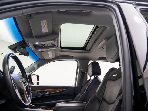 Used 2019 Cadillac Escalade Luxury image 12