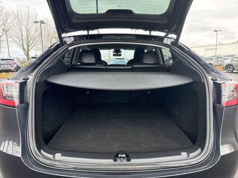 Used 2024 Tesla Model Y Long Range image 19