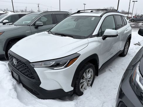 Certified 2022 Toyota Corolla Cross LE image 4
