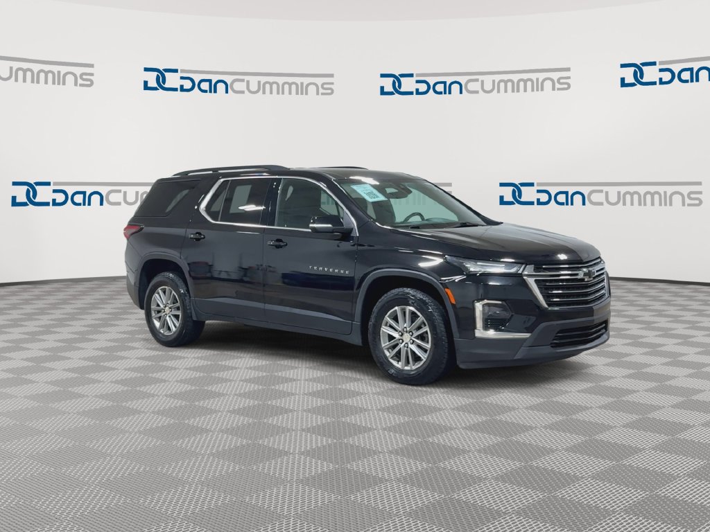 Used 2023 Chevrolet Traverse LT FWD image 2