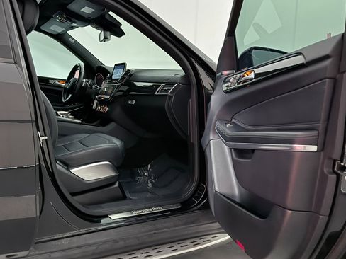 Used 2017 Mercedes-Benz GLS 550 4MATIC w/ Driver Assistance Package image 25