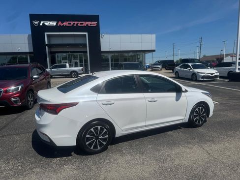 Used 2021 Hyundai Accent SE FWD image 4