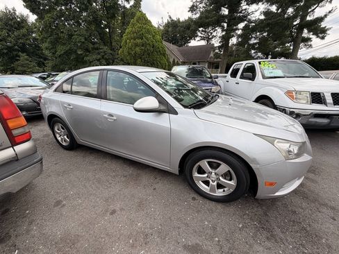 Used 2011 Chevrolet Cruze LT FWD image 3