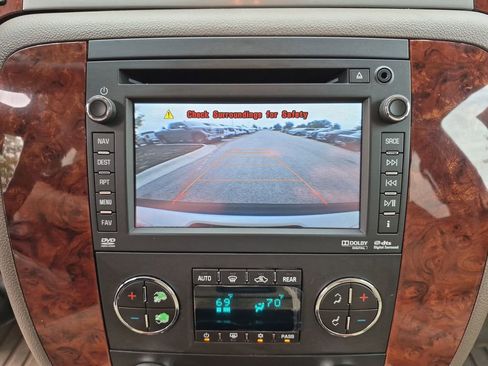 Used 2013 Chevrolet Tahoe LTZ RWD image 26