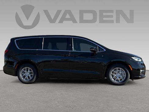 New 2026 Chrysler Pacifica Select image 7