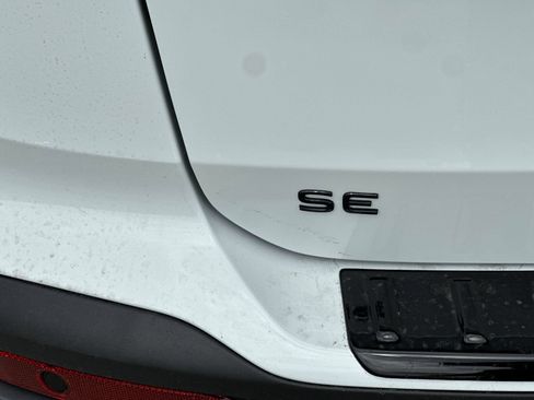 New 2026 Volkswagen Taos SE FWD image 26