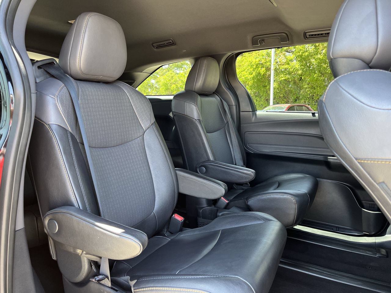 Used 2023 Toyota Sienna XLE Woodland Edition AWD/4WD image 27