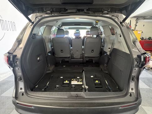 Used 2021 Toyota Sienna XLE FWD image 20