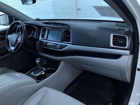 Certified 2017 Toyota Highlander XLE image 25