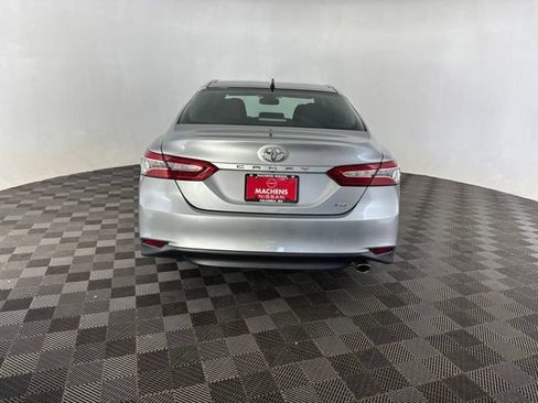 Used 2020 Toyota Camry XLE FWD image 6