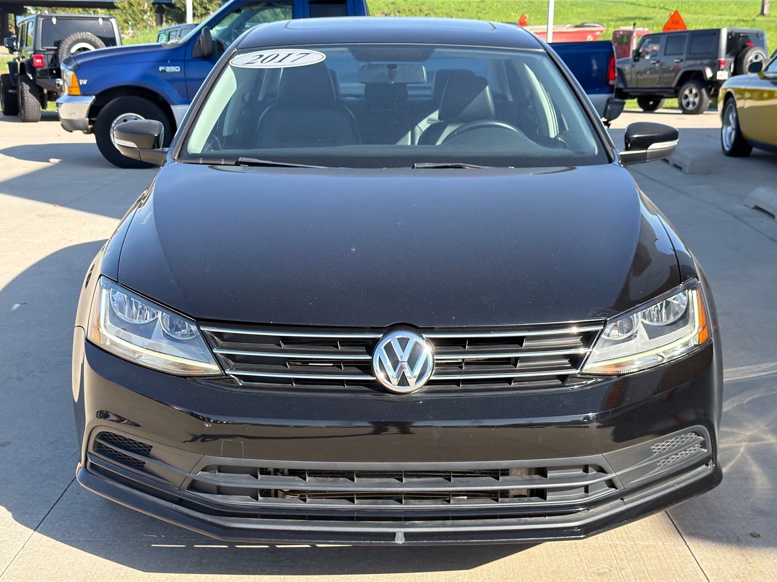 Used 2017 Volkswagen Jetta SE FWD image 3