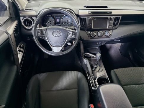 Used 2018 Toyota RAV4 LE FWD image 20