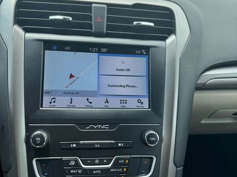 Used 2019 Ford Fusion SE image 11