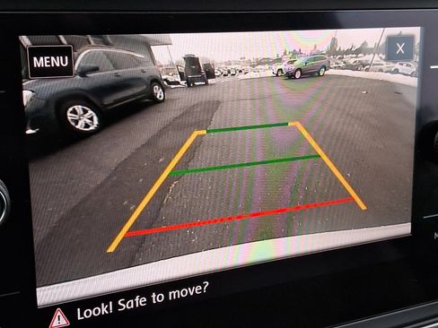 Used 2020 Volkswagen Atlas Cross Sport SE w/ Panoramic Sunroof Package image 18