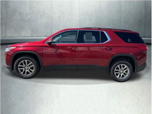 Used 2021 Chevrolet Traverse LT image 2