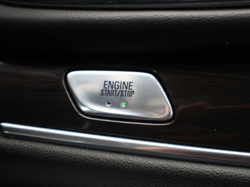 Used 2020 Buick Enclave Essence image 26