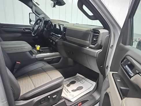 Used 2025 Chevrolet Silverado 2500 ZR2 w/ Technology Package AWD/4WD image 18