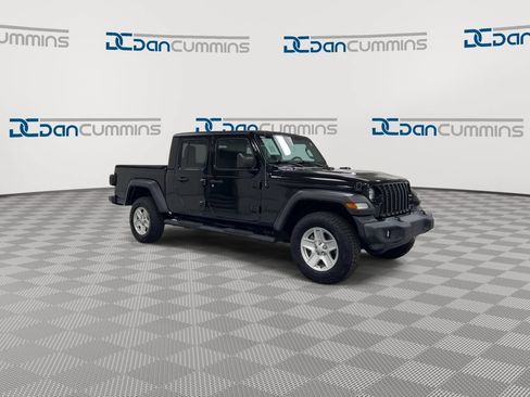 Used 2020 Jeep Gladiator Sport w/ Quick Order Package 24S AWD/4WD image 2