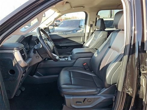 Used 2024 Ford Expedition XLT image 10